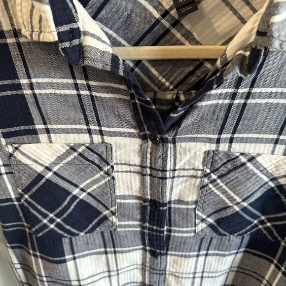 J.Crew Plaid Navy and White Shirt 4 tall - Picture 7 of 9